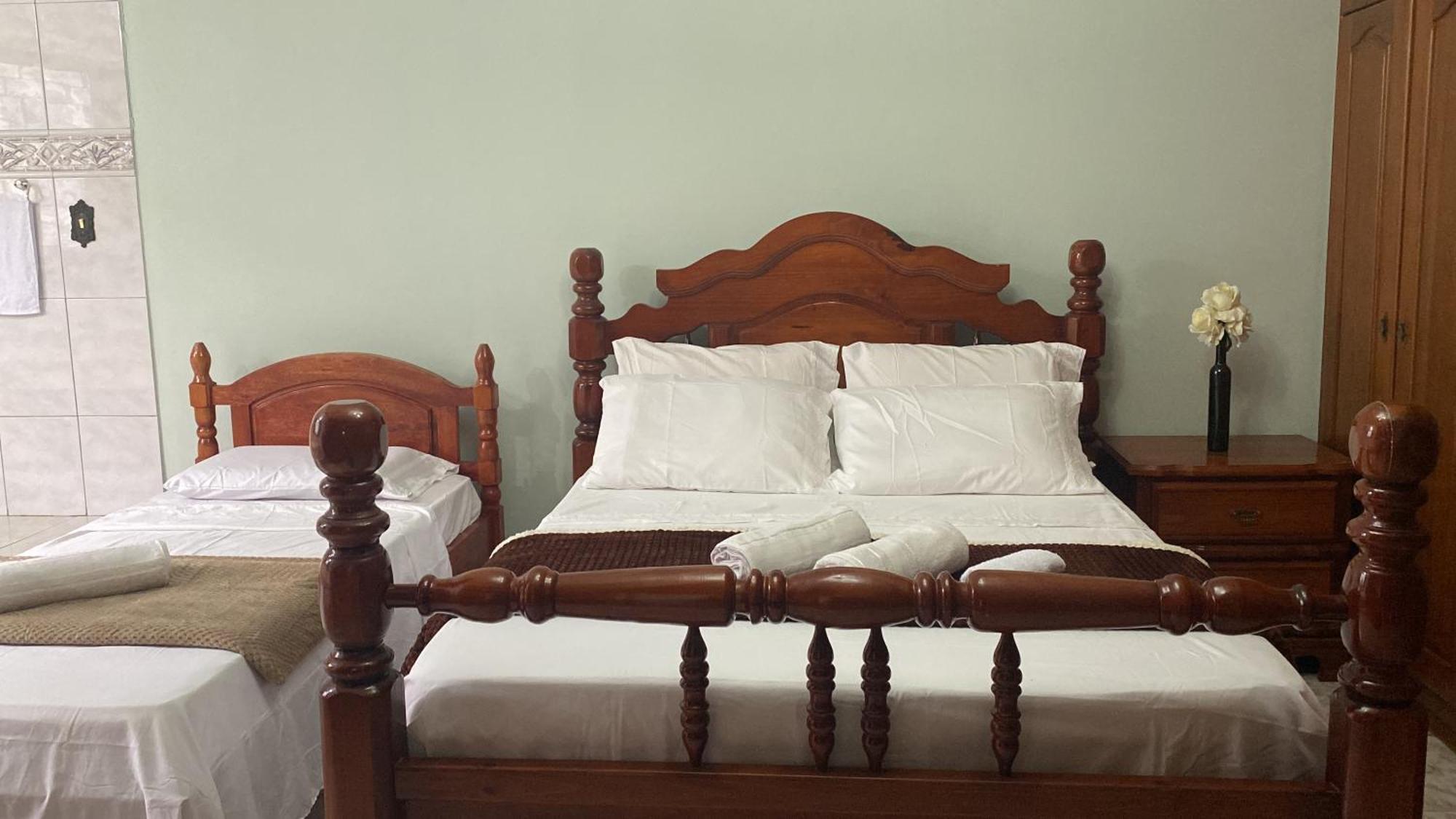 Triana Guest House Фос ду Игуасу Екстериор снимка